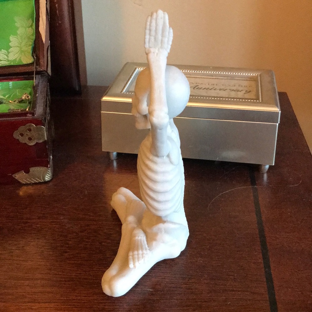 Yoga skeleton - Picture 3 of 4